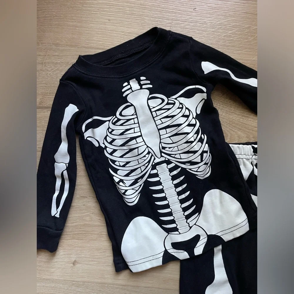 Family Feeling Size 2T Toddler Skeleton Halloween Costume / Sweats / Pajamas
